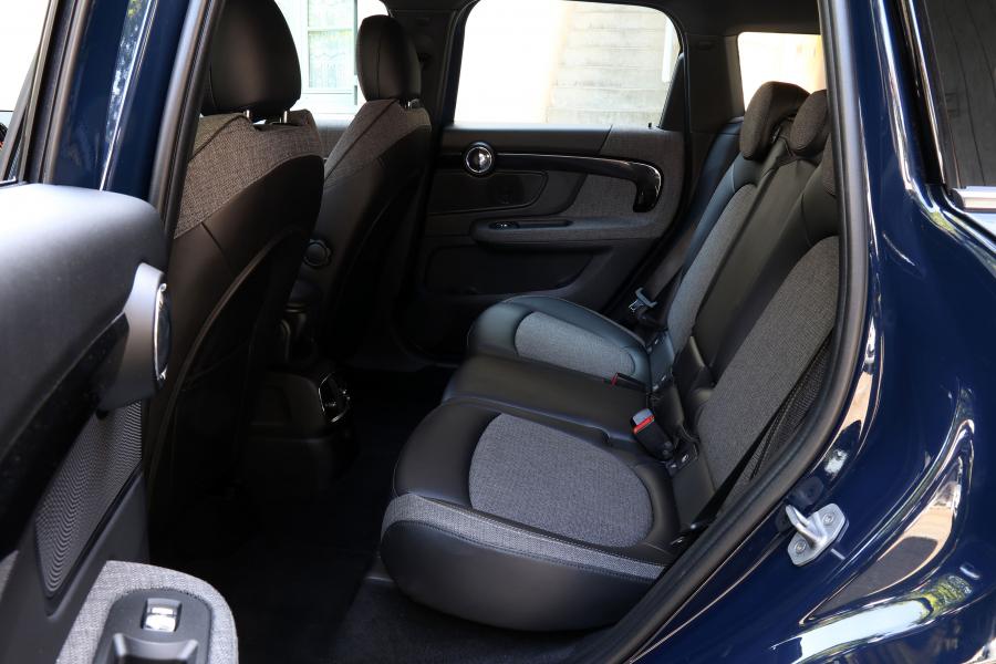 Интерьер Mini Cooper Countryman 2017 года  (WW) (фото 18 из 18)